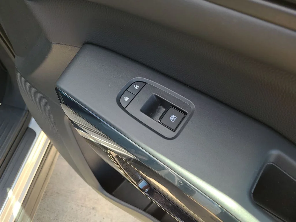 Used 2025 Silver Nissan SV image 9