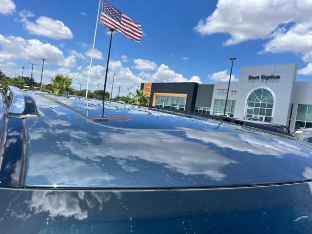 Used 2023  Jeep Base image 7