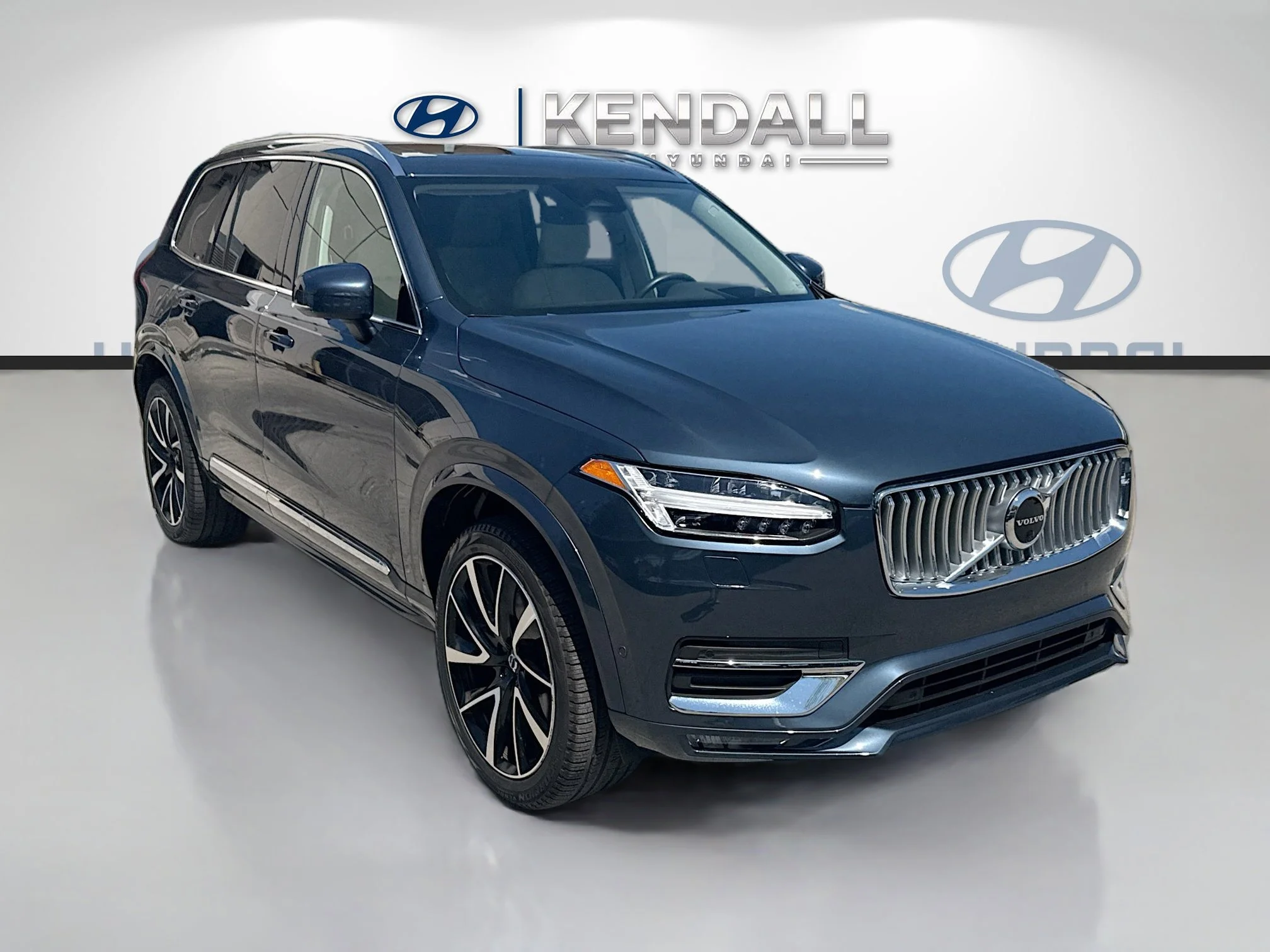 2023 Volvo XC90 B5 Plus 4WD's photo