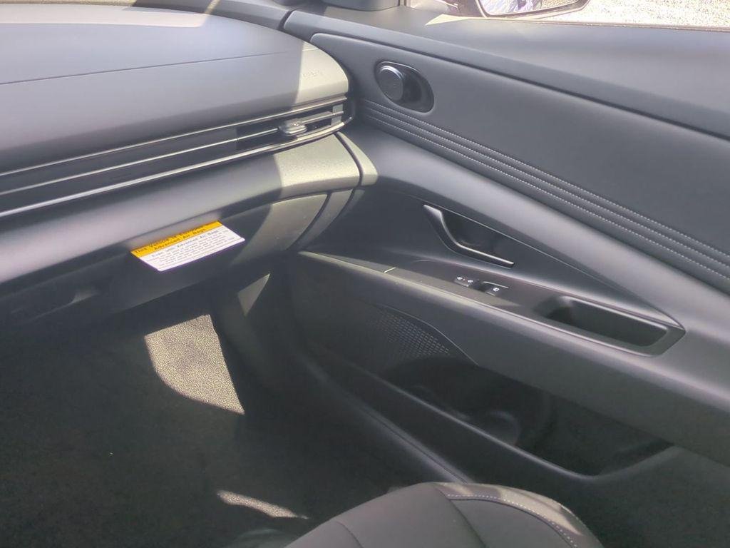 New 2026 White Hyundai SEL Sport Premium image 19