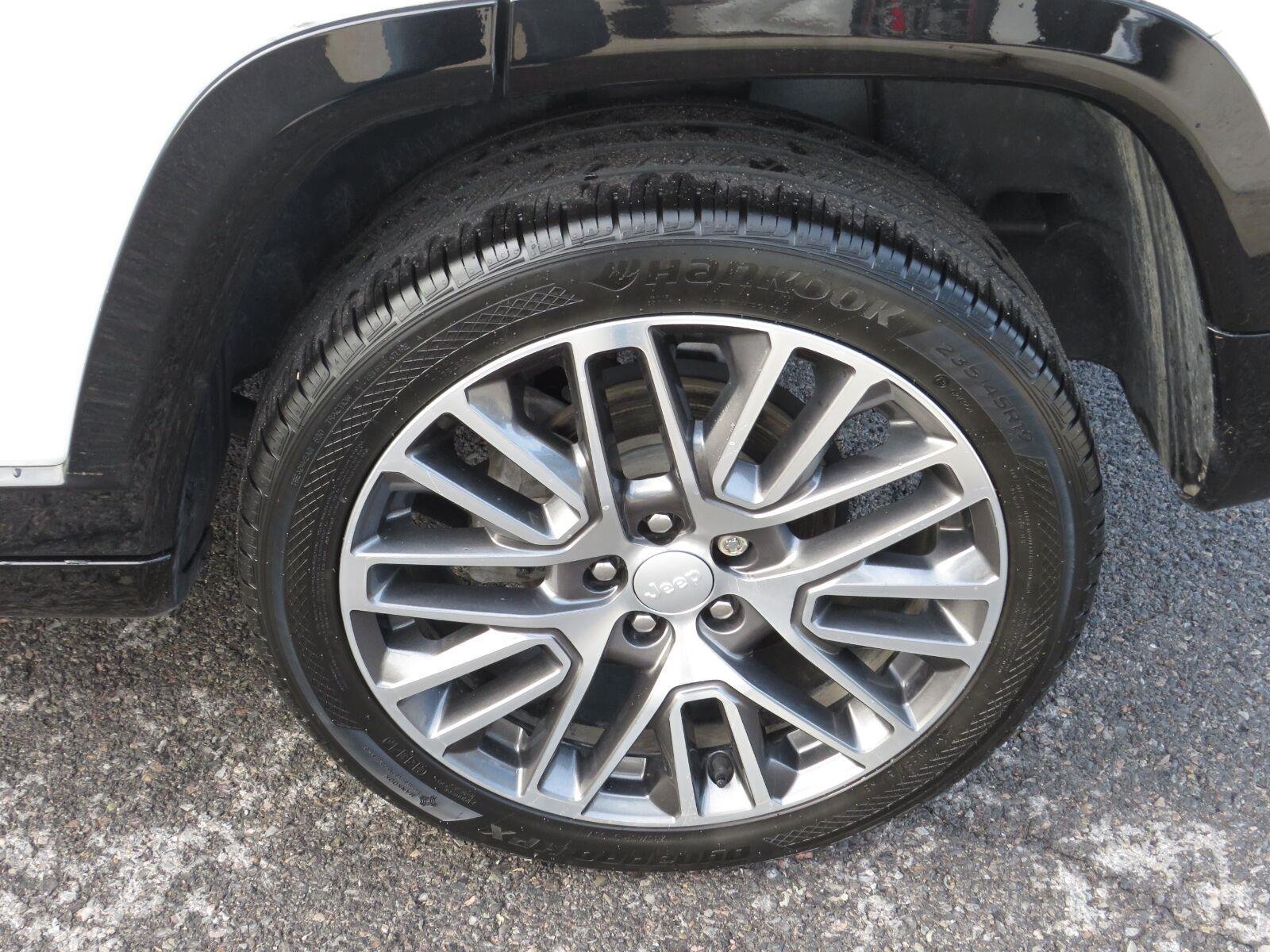 Used 2023 Bright White Clearcoat Jeep Limited image 16