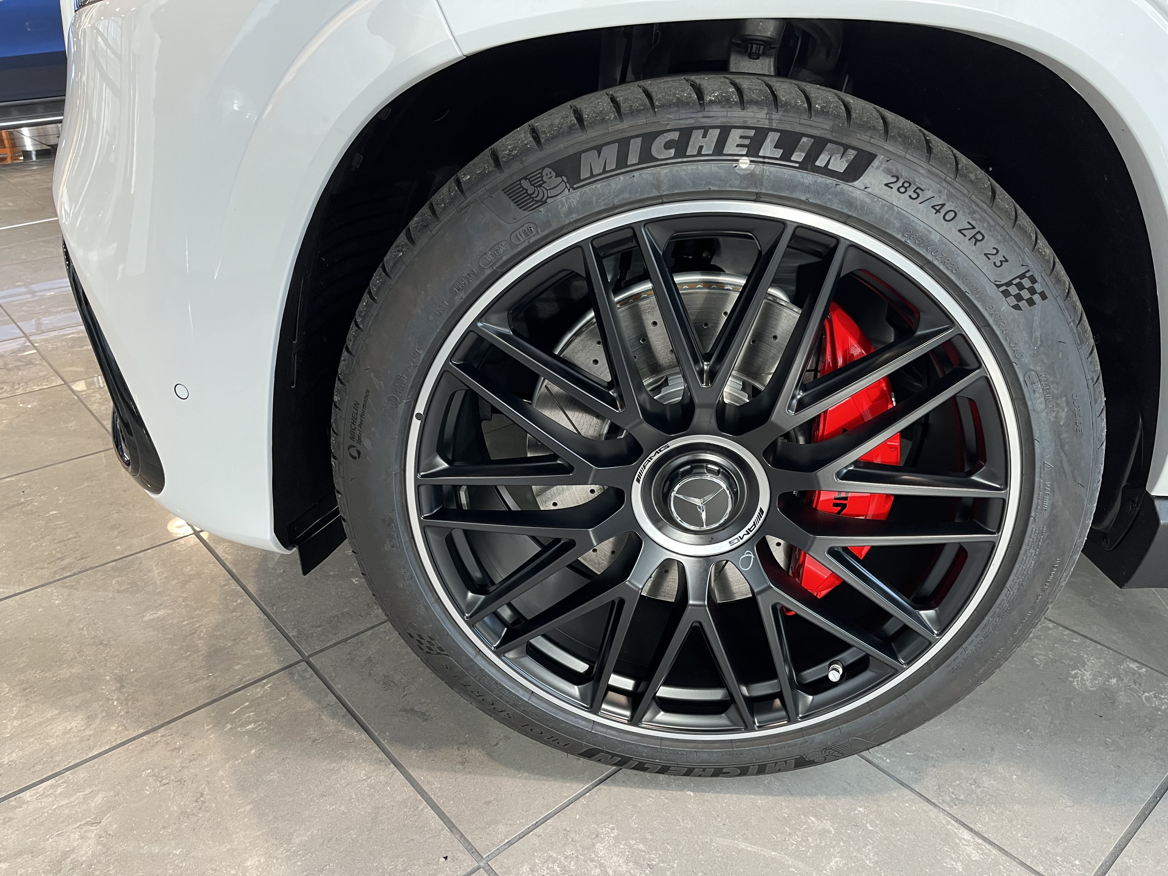New 2026 MOONLIGHT WHITE Mercedes-Benz AMG® GLS 63 image 7