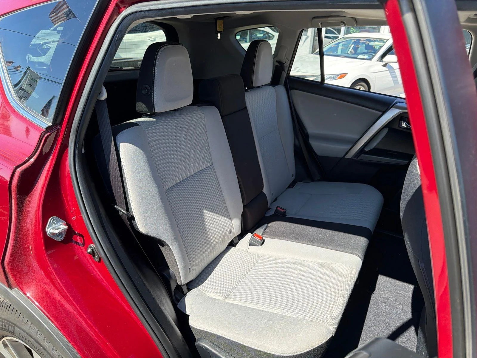 2018 Toyota RAV4 XLE - Photo 15