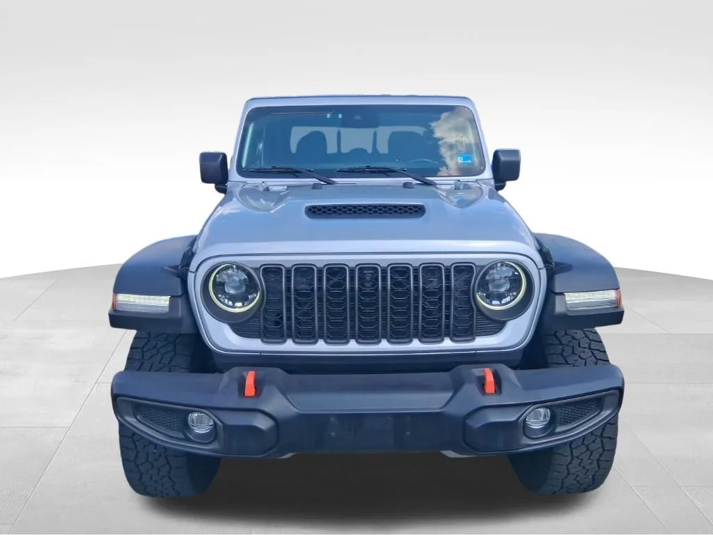 Used 2024 Silver Jeep Mojave image 3