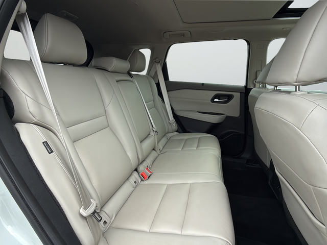 Used 2023 White Nissan SL image 25