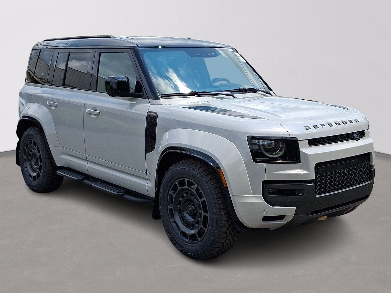 New 2026 Borasco Grey Land Rover OCTA image 2