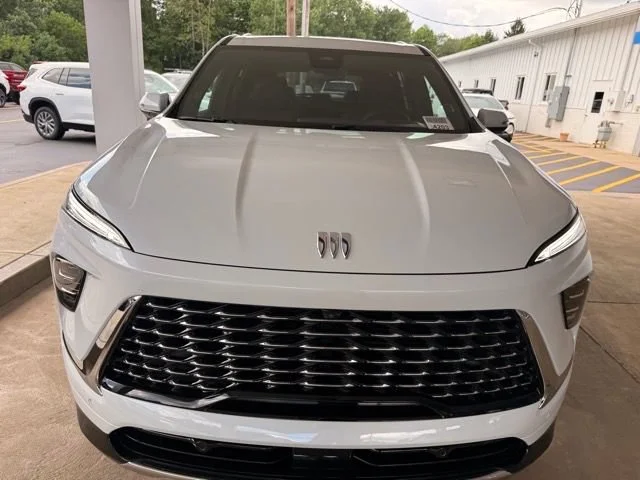 New 2026 Iridescent White Tricoat Buick Avenir image 10