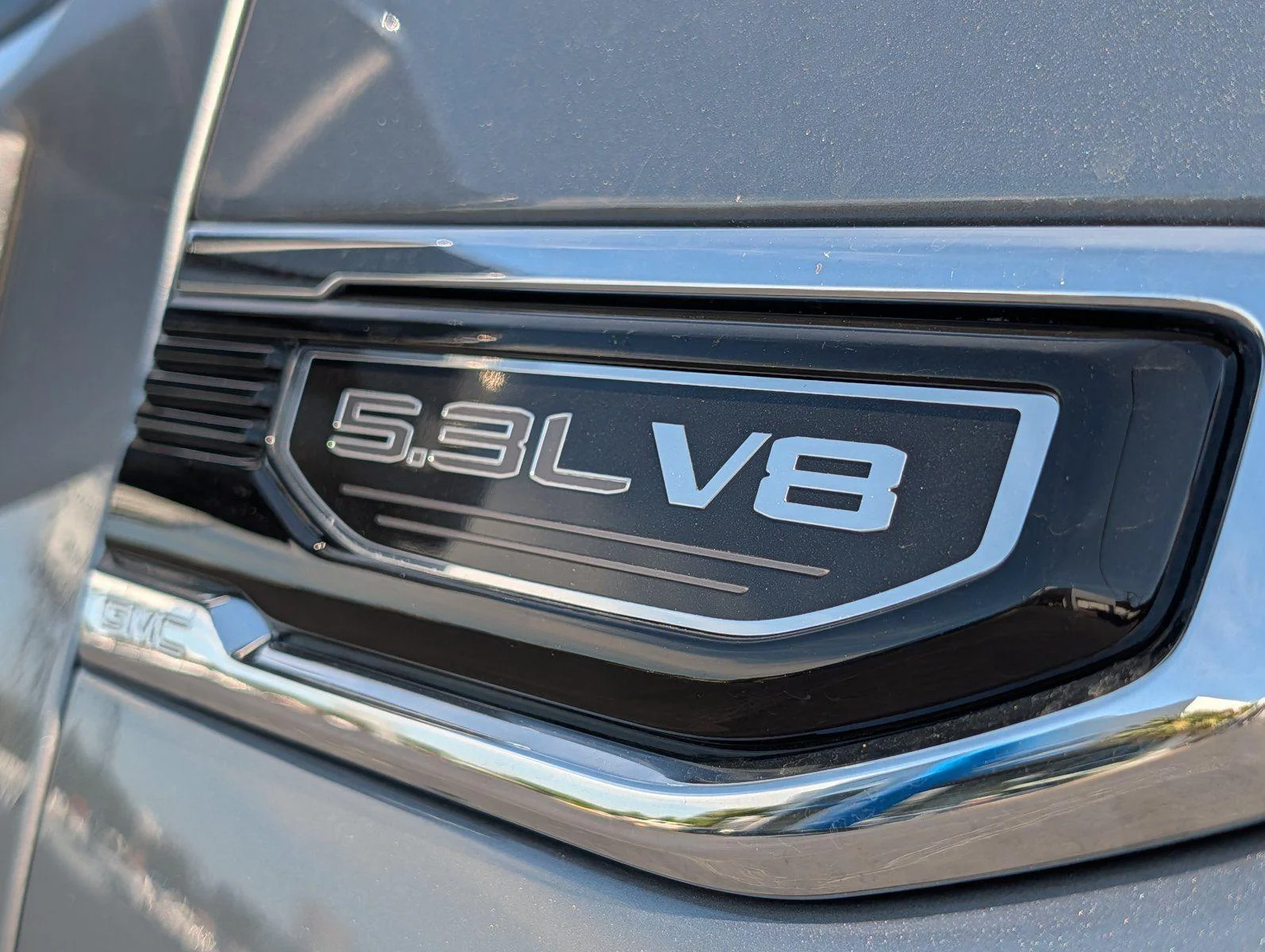 Used 2025 Sterling Metallic GMC SLT image 38