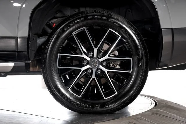 Used 2025 Incognito Lexus 550 Premium+ image 13