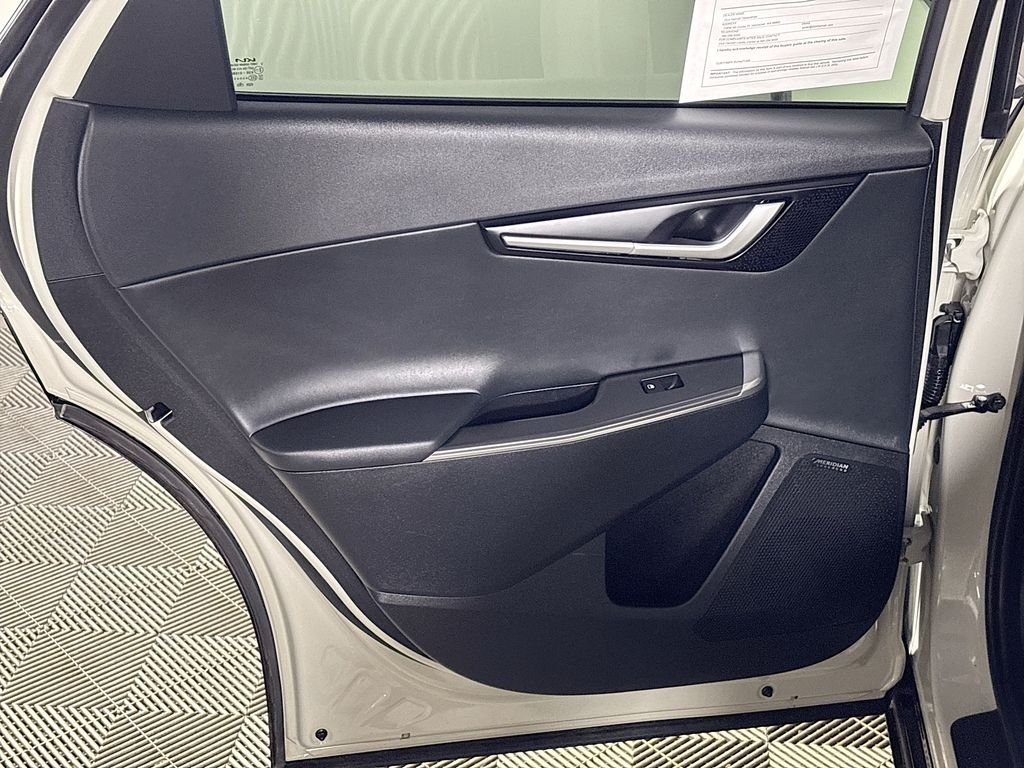 Used 2023 White Kia Wind image 19