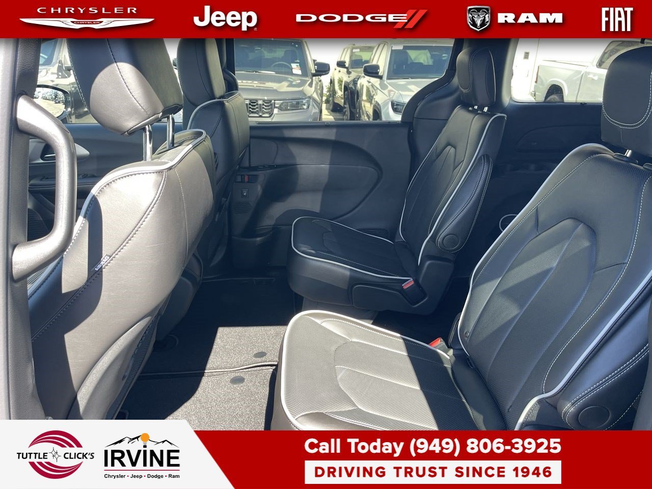 New 2027 Diamond Black Crystal Pearl-Coat Exterior Paint Chrysler Limited image 18