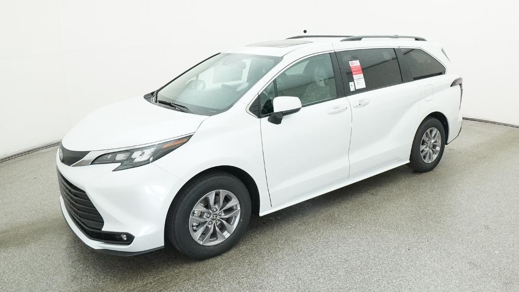 2026 Toyota Sienna XLE 8-Passenger Hybrid FWD's photo