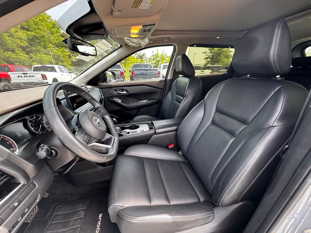 Used 2023  Nissan SL image 15