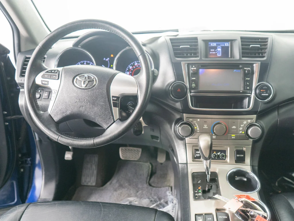 Used 2013 Blue Toyota SE image 13