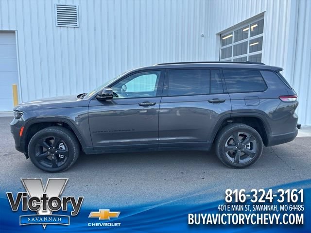 Used 2024 Gray Jeep Limited 4x4 image 1
