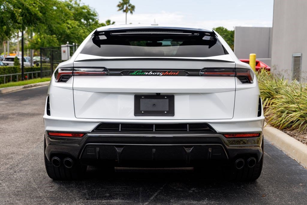 Used 2024 White Lamborghini Performante image 4