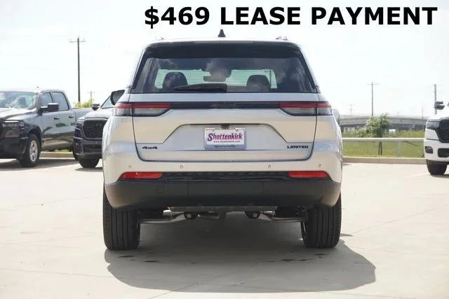 New 2025 Silver Zynith Exterior Paint Jeep Limited image 7