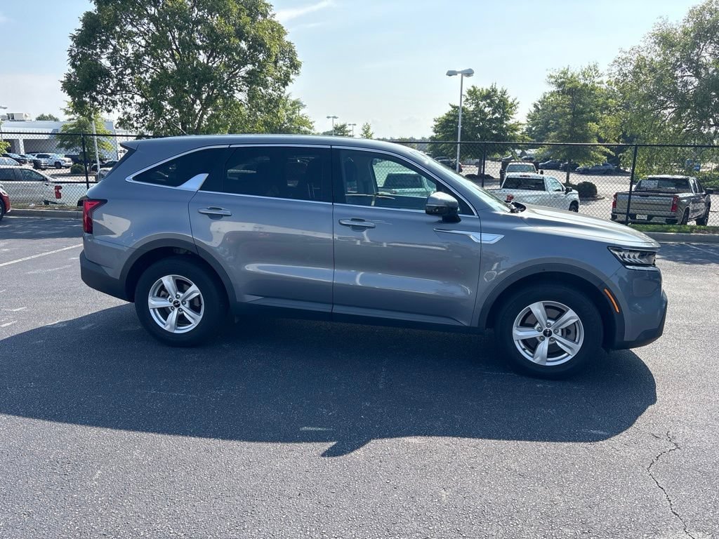 Used 2022 Everlasting Silver Kia LX image 2