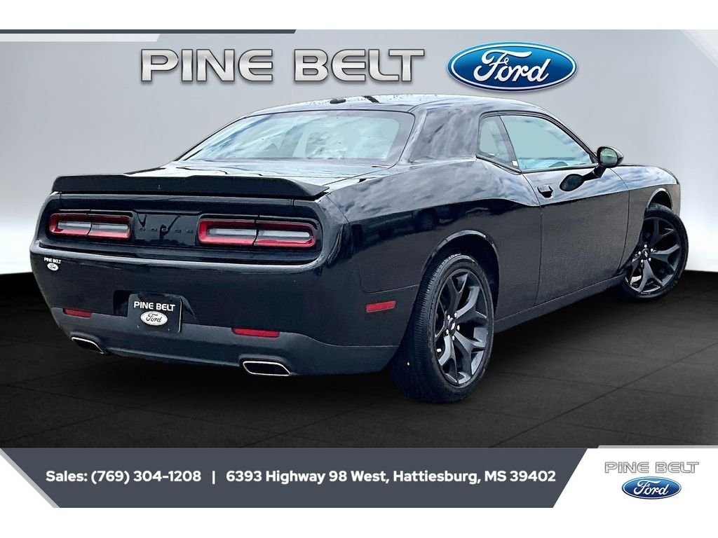 Used 2020 Pitch Black Clearcoat Dodge SXT image 11