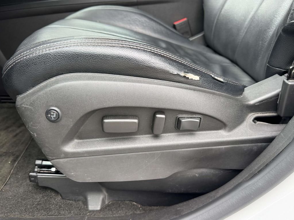Used 2013 White Chevrolet LT image 18