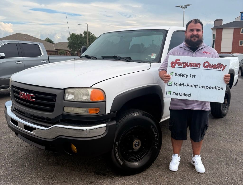 2007 GMC Sierra 2WD Regular Cab 8ft Work Truck's photo