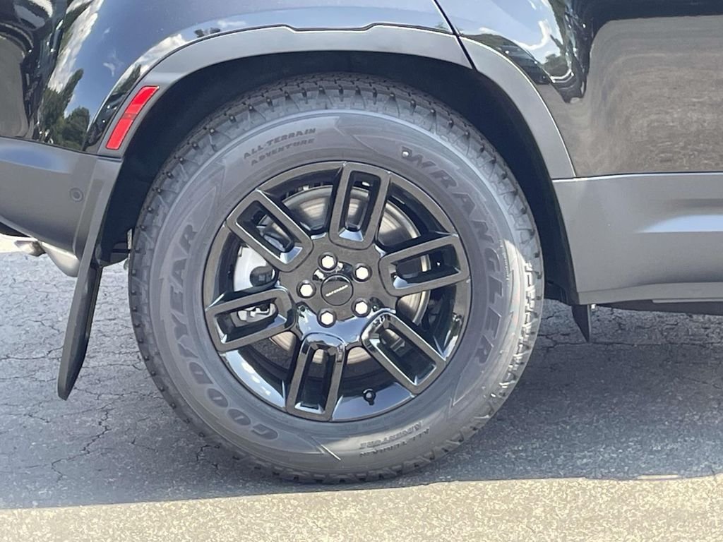 New 2026 Santorini Black Land Rover S image 6