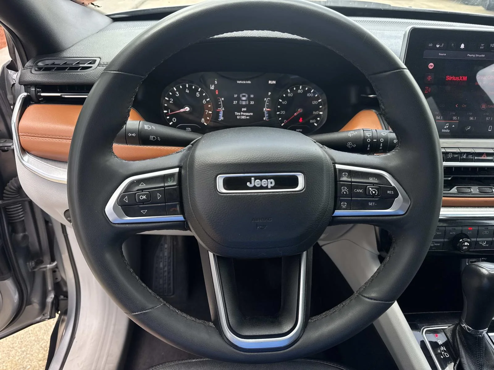 Used 2023 Silver Jeep Limited 4x4 image 21