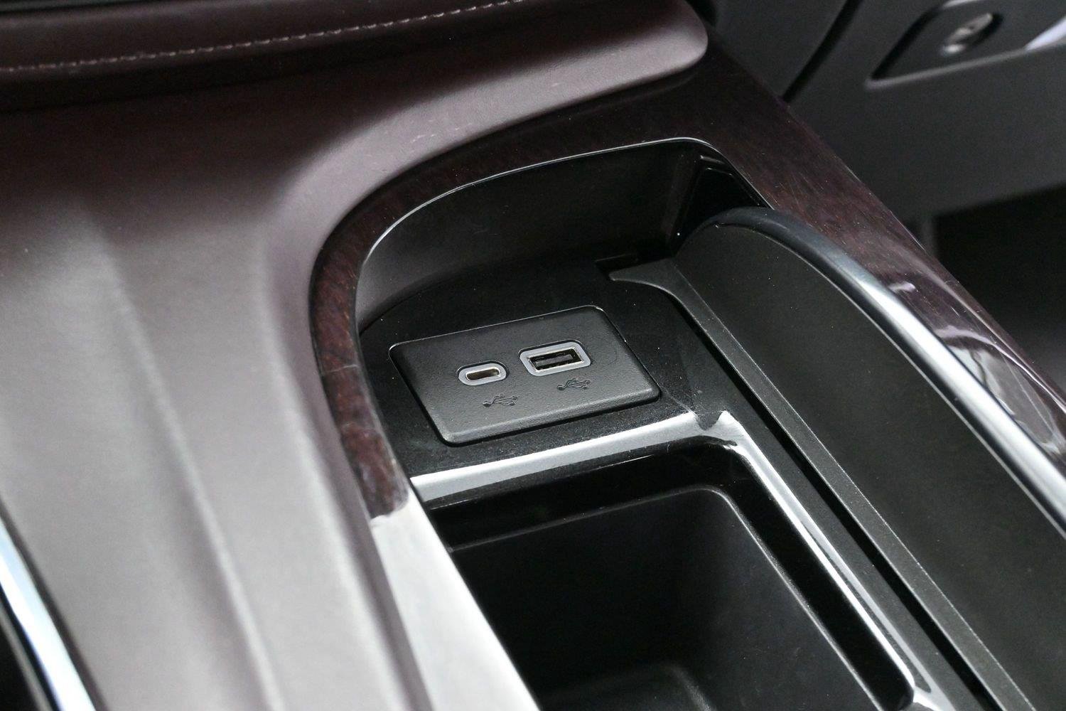 Used 2021 Crystal White Tricoat Cadillac Sport Platinum image 23
