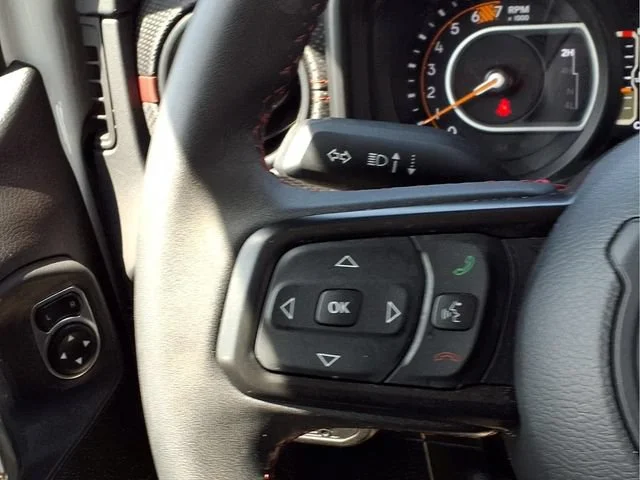 Used 2025  Jeep Rubicon image 15