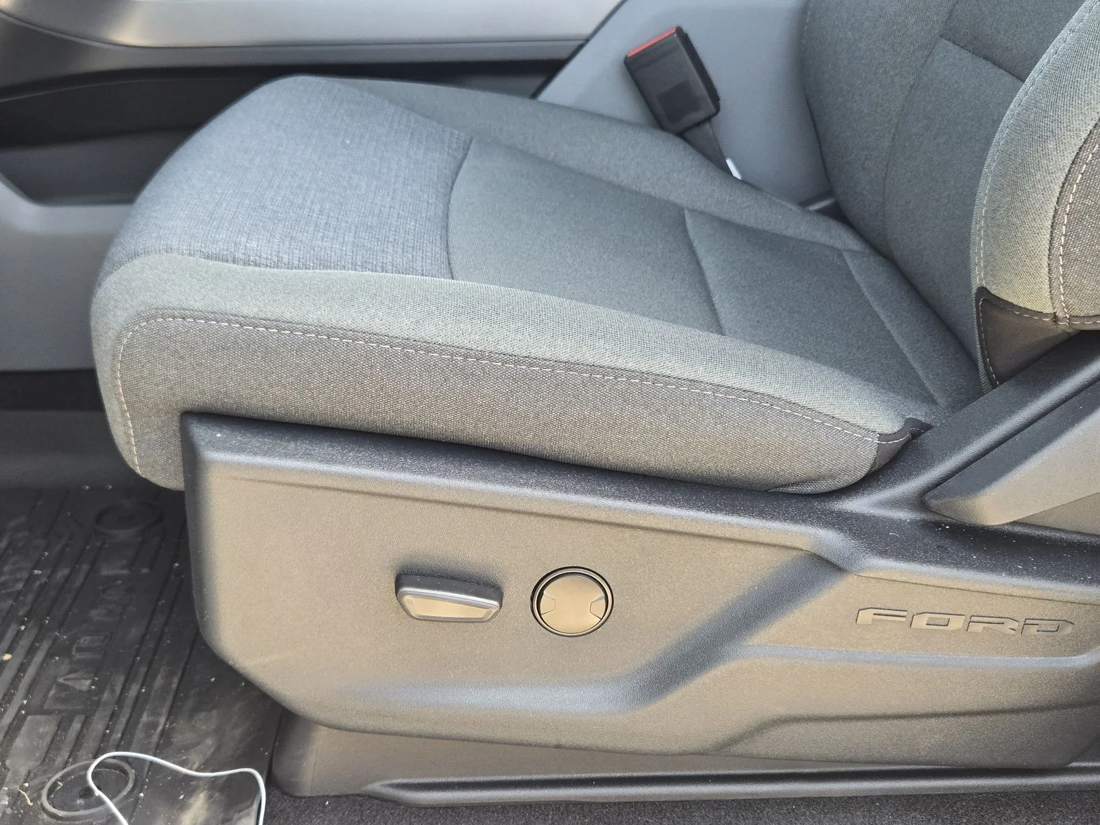 New 2026 Agate Black Metallic Ford XLT image 16