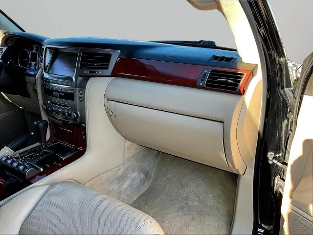 Used 2010  Lexus 570 image 34