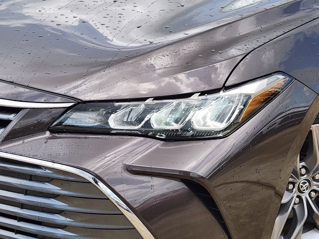 Used 2020 Brownstone Toyota Hybrid XLE image 11
