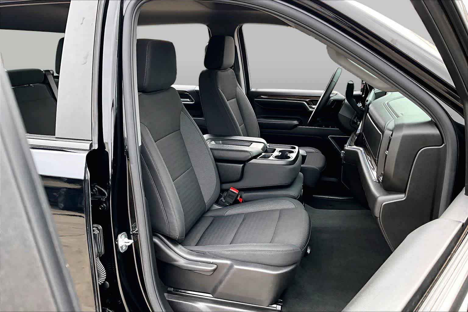 Used 2025 Black Chevrolet LT image 9
