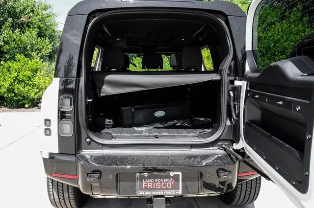 New 2026 White Land Rover X-Dynamic SE image 60