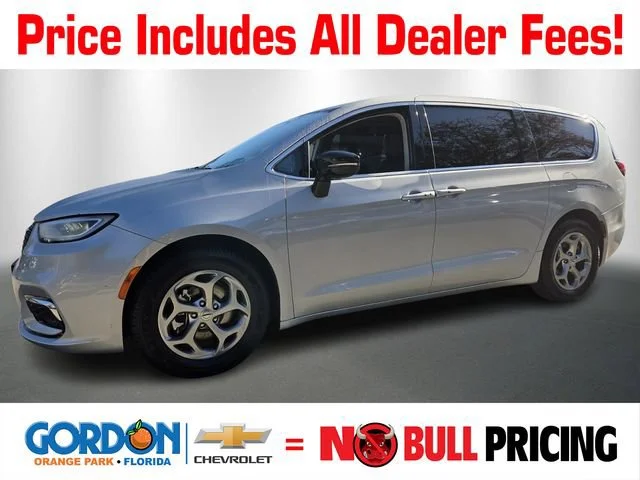 2024 Chrysler Pacifica Limited's photo