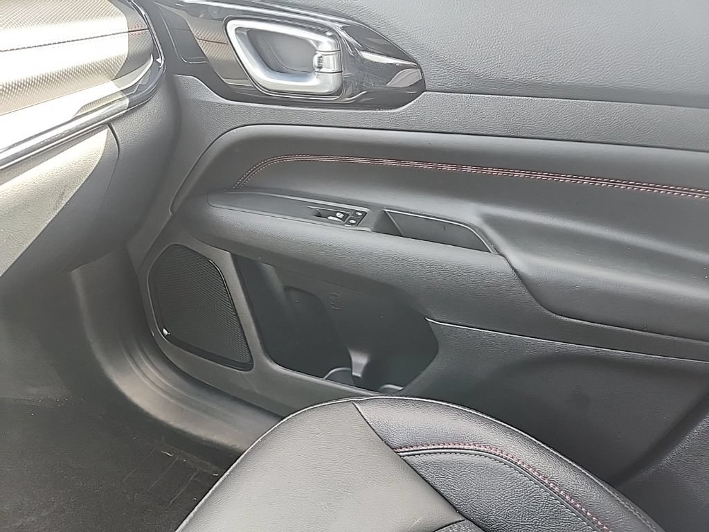 Used 2025 Red Hot Pearlcoat Jeep Trailhawk image 15