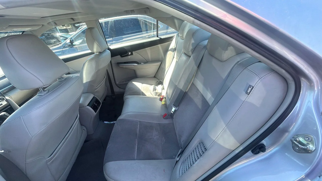 Used 2014 Silver Toyota XLE image 4