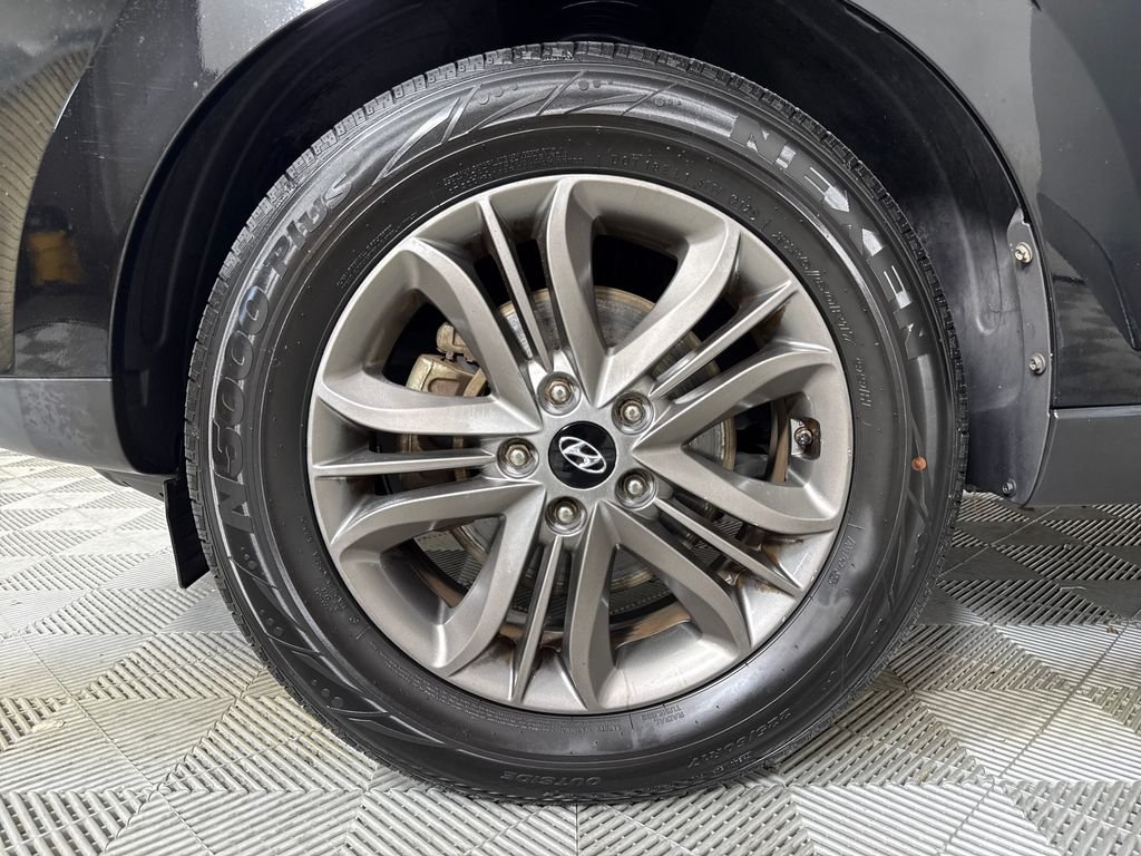 Used 2014 Gray Hyundai SE image 19