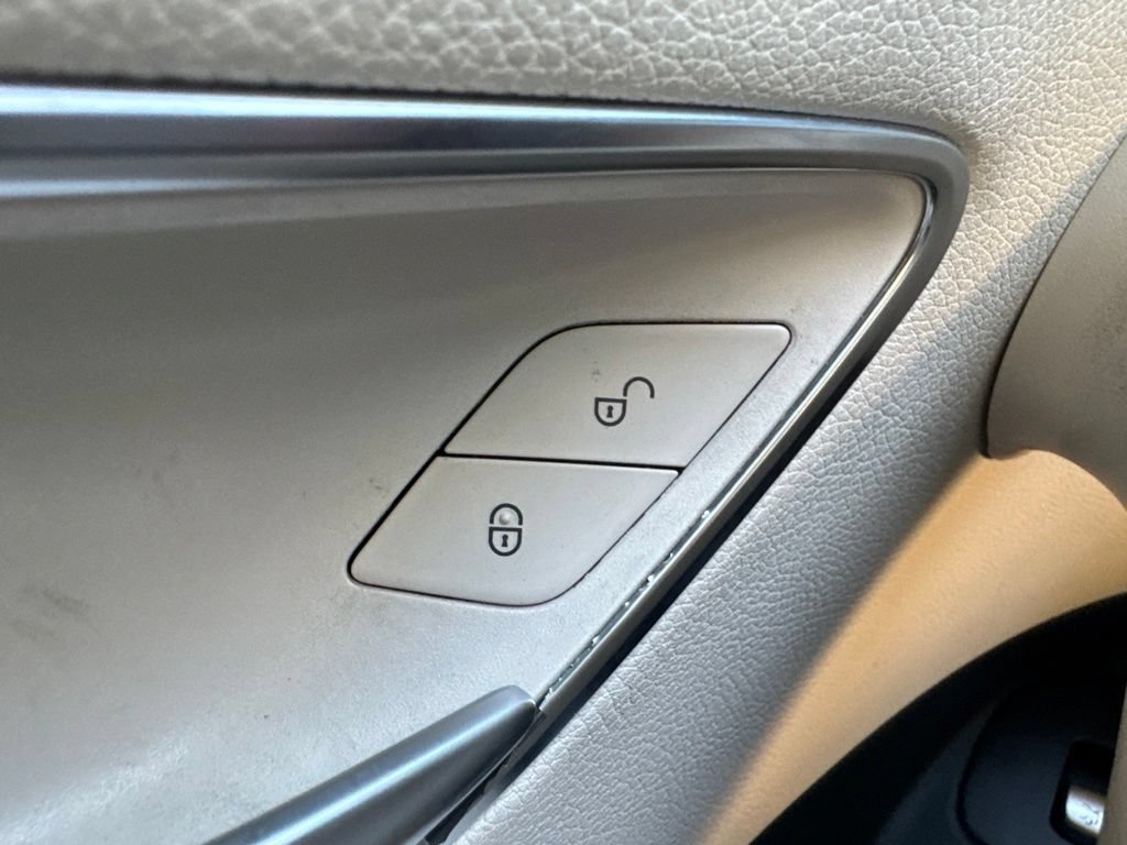 2019 Mercedes-Benz E-Class E300 - Photo 19