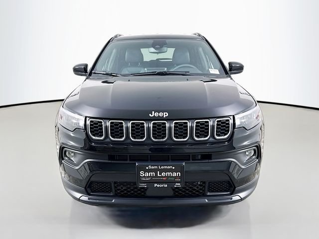 New 2026 Diamond Black Crystal Pearl-Coat Exterior Paint Jeep Latitude image 2