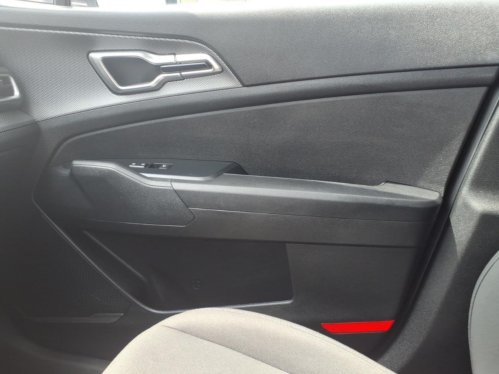 2025 Kia Sportage LX - Photo 27