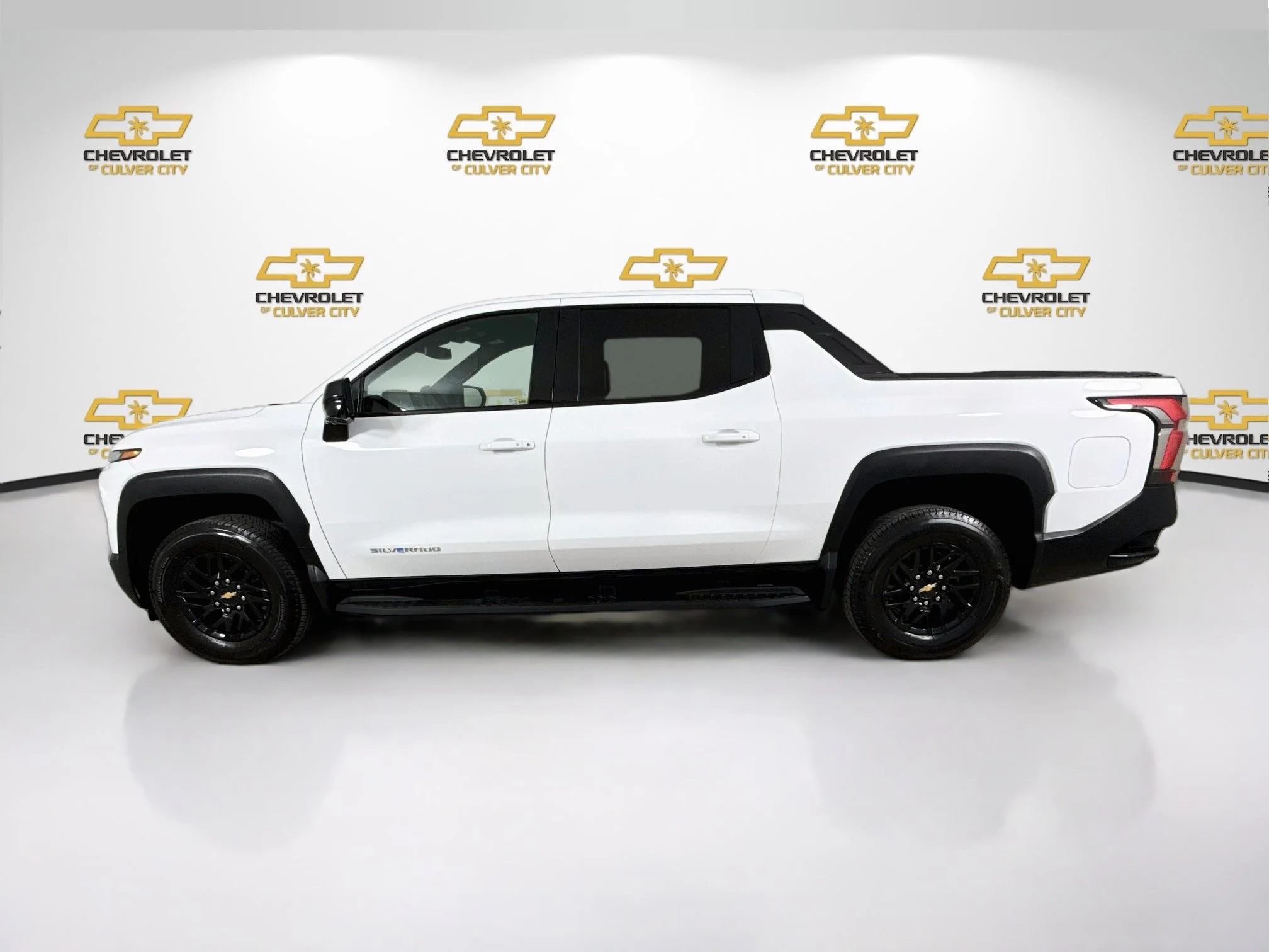 Used 2026 Summit White Chevrolet LT - Extended Range image 5