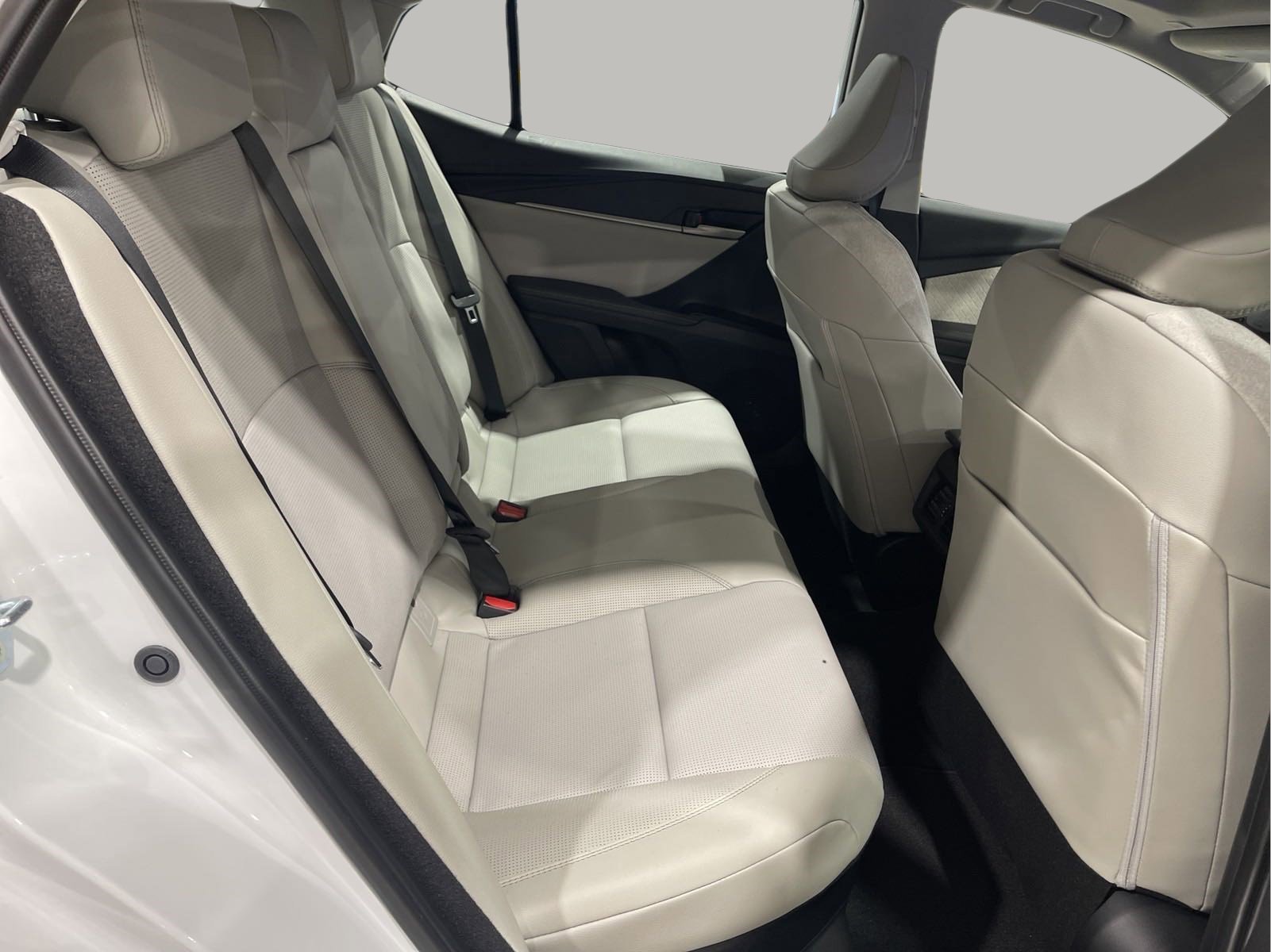 Used 2025 White Toyota XLE image 15