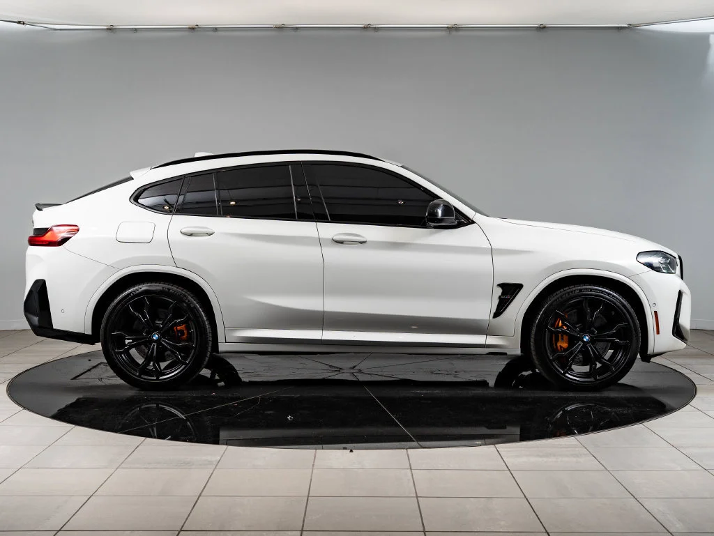 Used 2024 Alpine White BMW  image 11