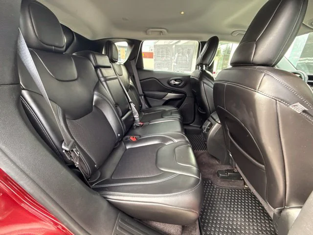 Used 2019 Velvet Red Pearlcoat Jeep Latitude Plus image 17