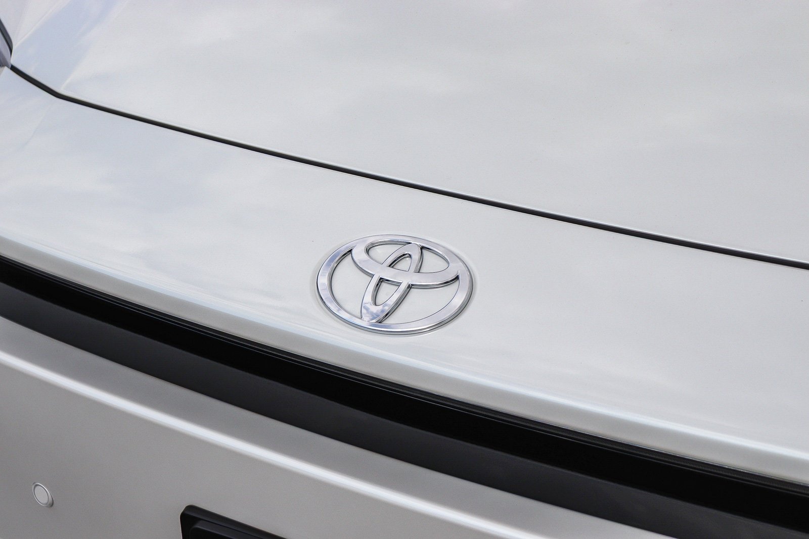 New 2026 Wind Chill Pearl <sup>1</sup> Toyota  XLE image 13