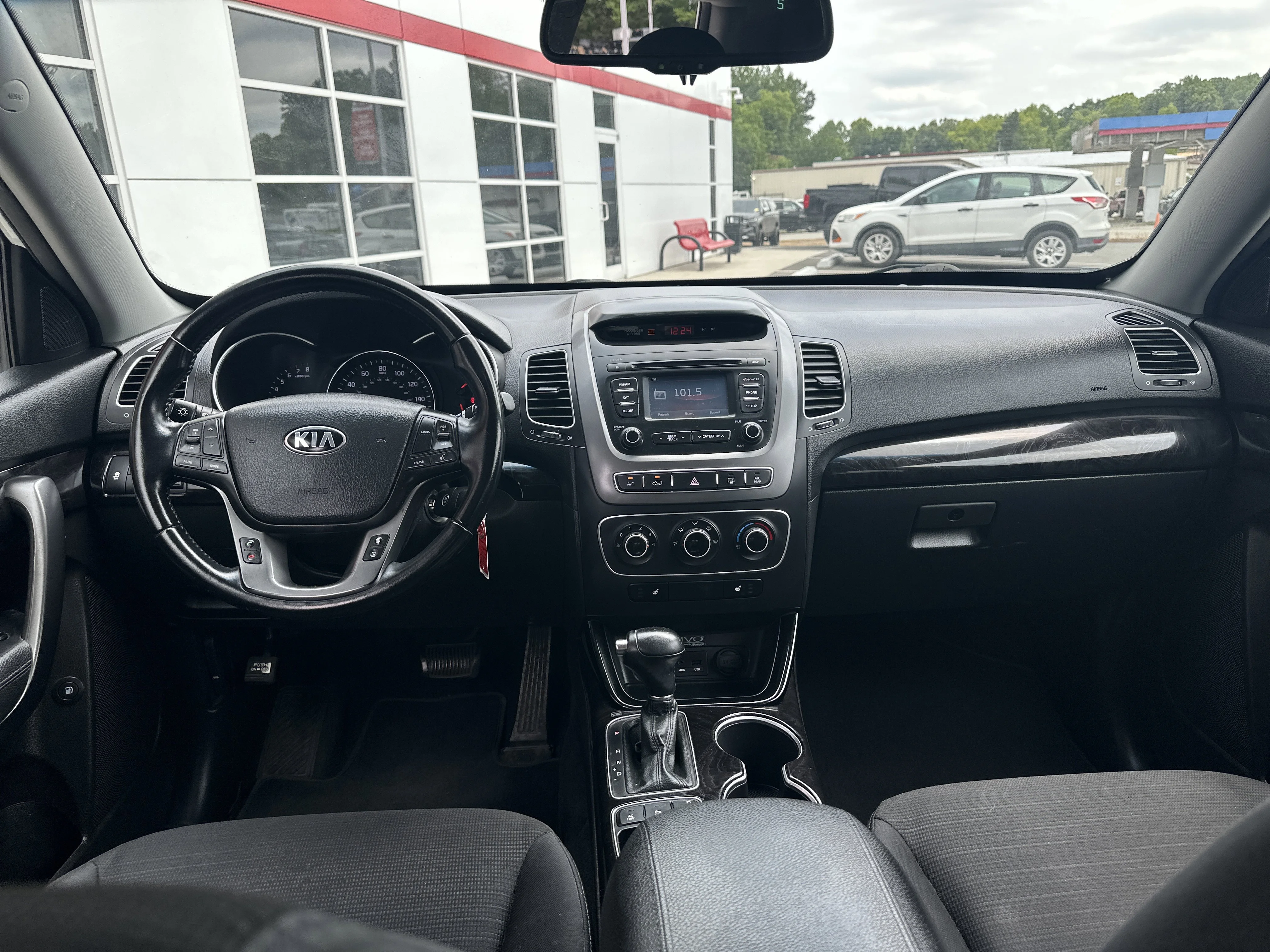 Used 2015 Snow White Pearl Kia LX image 22