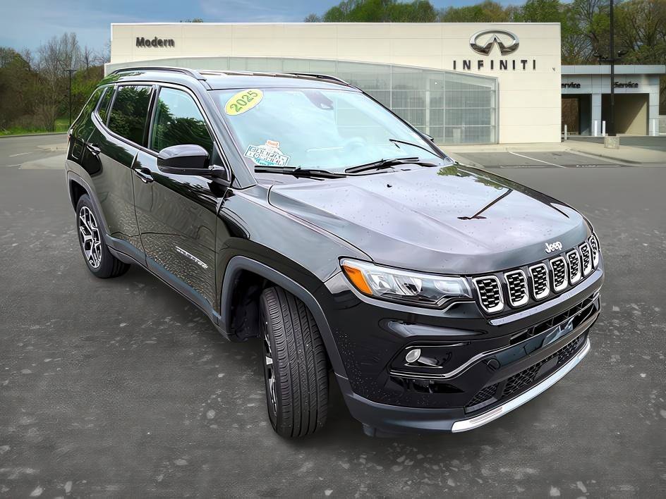 Used 2025 Diamond Black Crystal Pearlcoat Jeep Limited image 34
