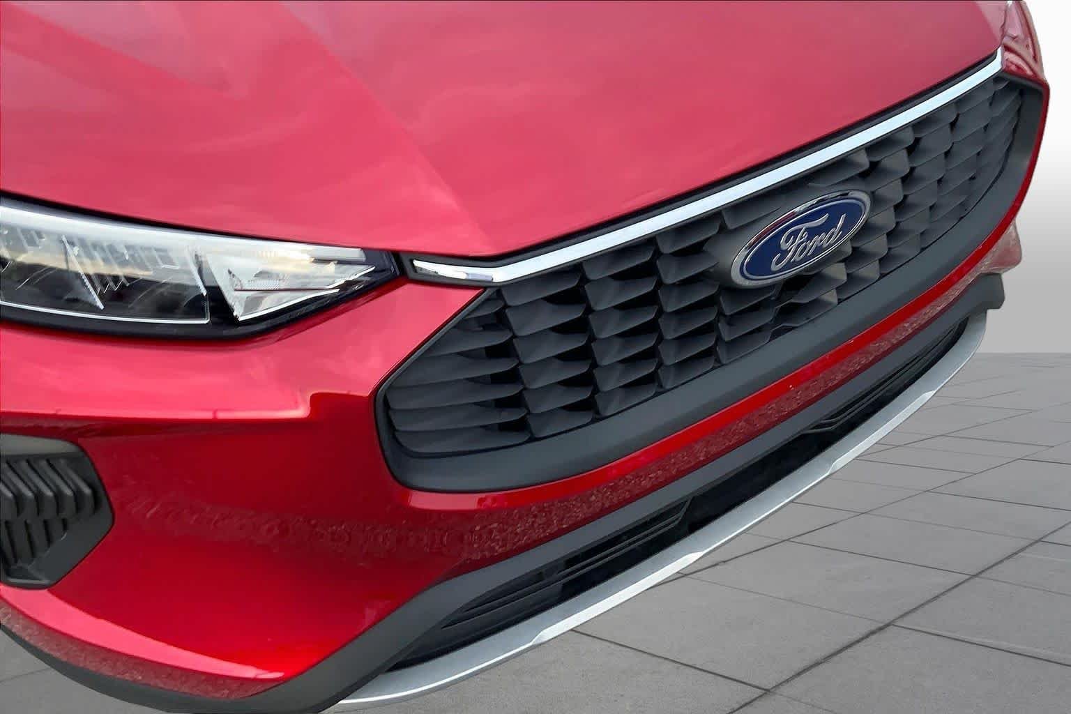 Used 2023 Rapid Red Metallic Tinted Clearcoat Ford Active image 29