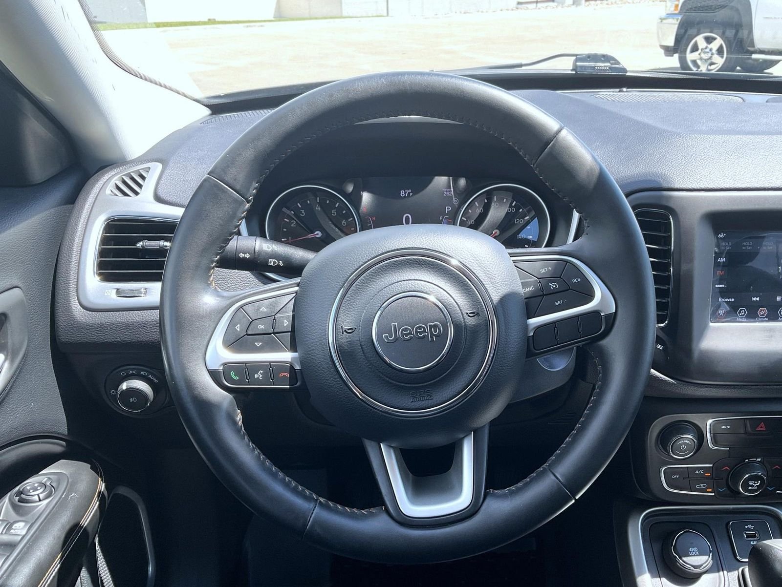 Used 2018 Green Jeep Latitude image 13